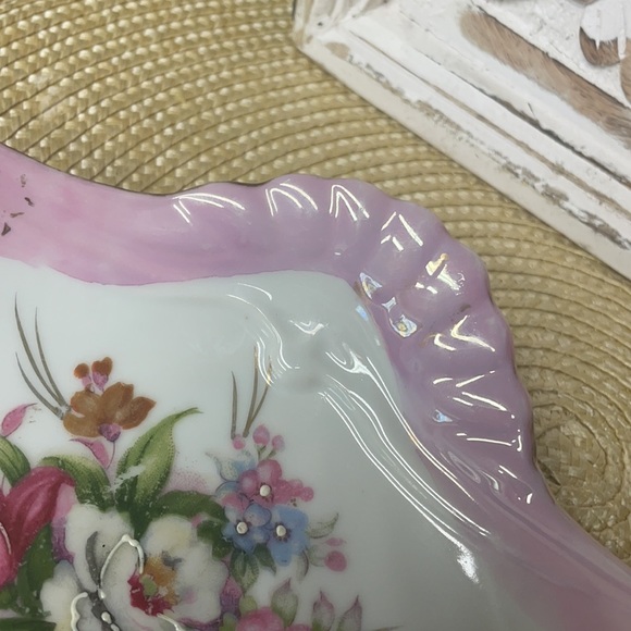 Vintage Porcelain Shell Shaped Candy Dish  Adorned w/Florals & Pink & Gold Trim - Picture 7 of 8